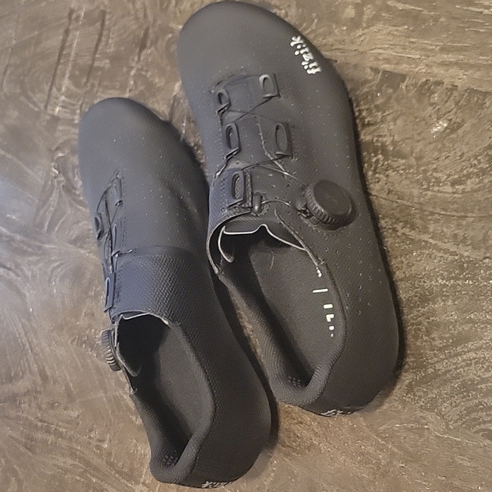 Fi'zi:k Tempo Overcurve Mens Size EU 41.5  Wide Black BOA Laces Cycling Shoe
